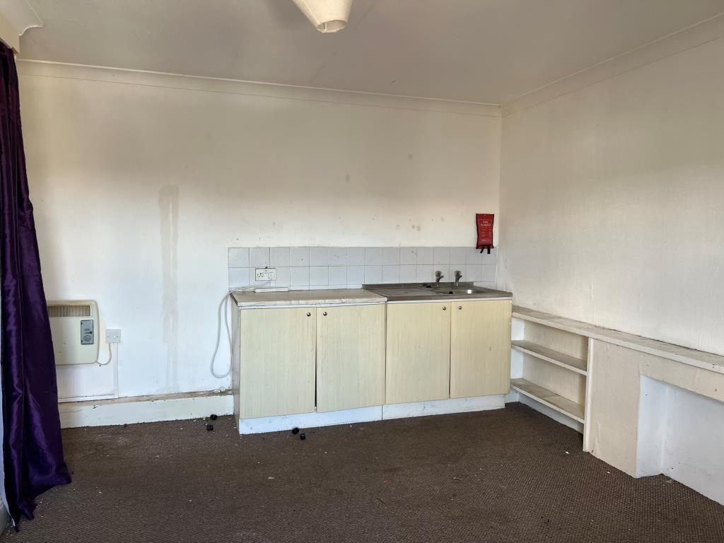 Lot: 159 - RE-DEVELOPMENT OPPORTUNITY IN POPULAR LOCATION - 